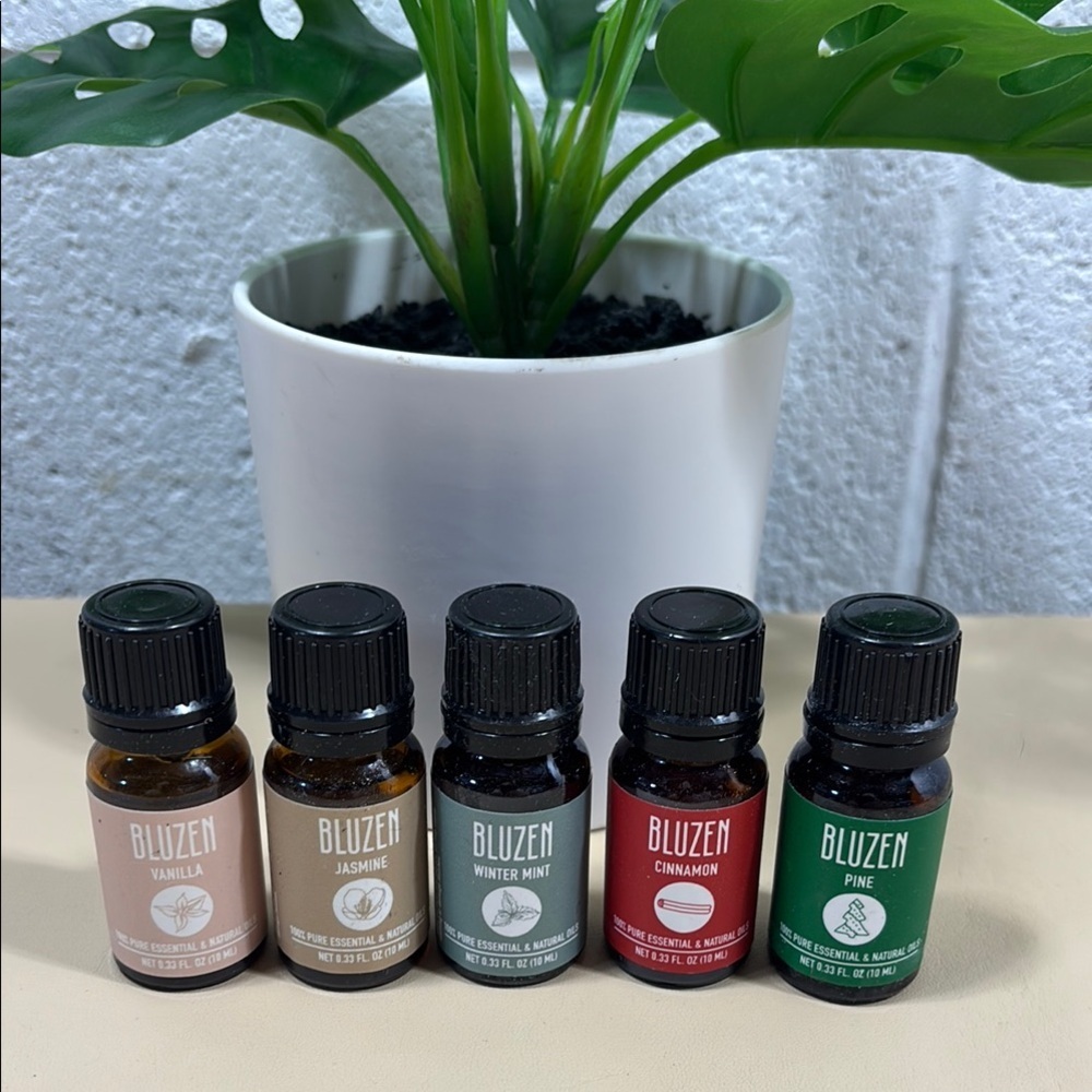 NWOT BLUZEN Essential Oil Set - Multi-variety​​